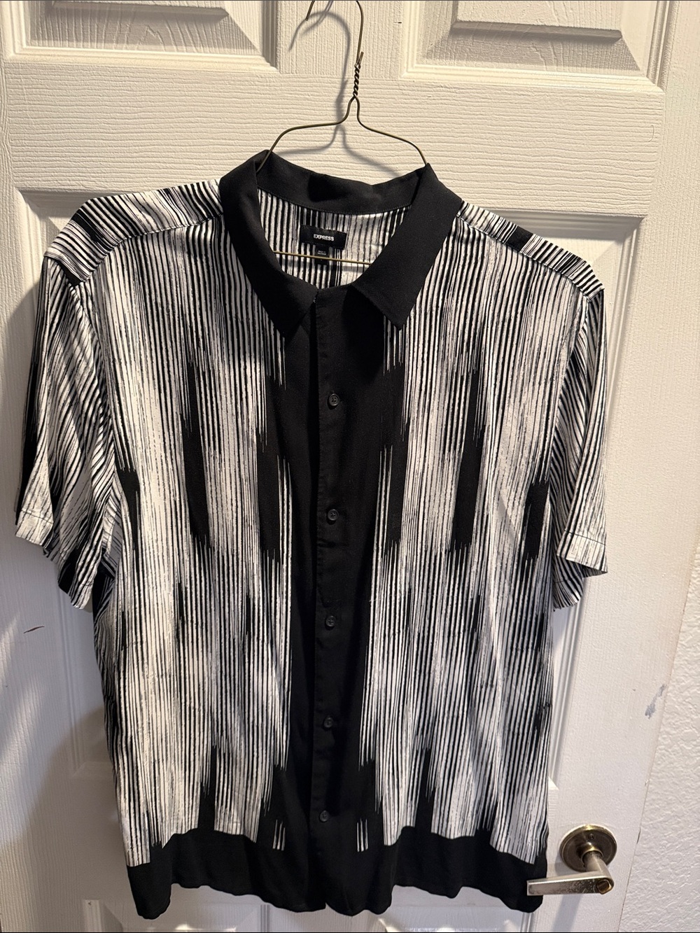 Express Black & White Short-Sleeve Button-Down Shirt Like new!! Worn only once